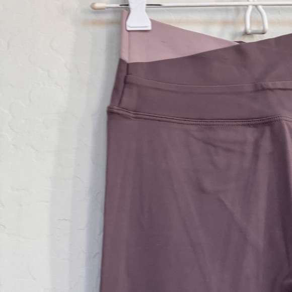 Halara In My Feels Cloudful Crossover Color Block Leggings - Picture 4 of 8